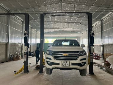 CẦU NÂNG 2 TRỤ CÓ CỔNG 4,5 TẤN ER-TC45A