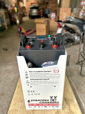 MÁY SẠC ÁC QUY VÀ KHỞI ĐỘNG NHANH F2500A