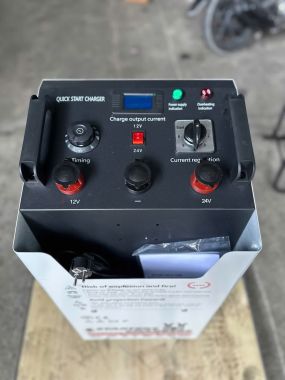 MÁY SẠC ÁC QUY VÀ KHỞI ĐỘNG NHANH F2500A