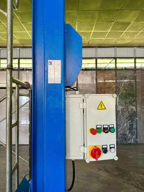 CẦU NÂNG 2 TRỤ CÓ CỔNG 4,5 TẤN(CƠ CẤU KHÓA ĐIỀU KHIỂN BẰNG ĐIỆN) ER-TC45EA