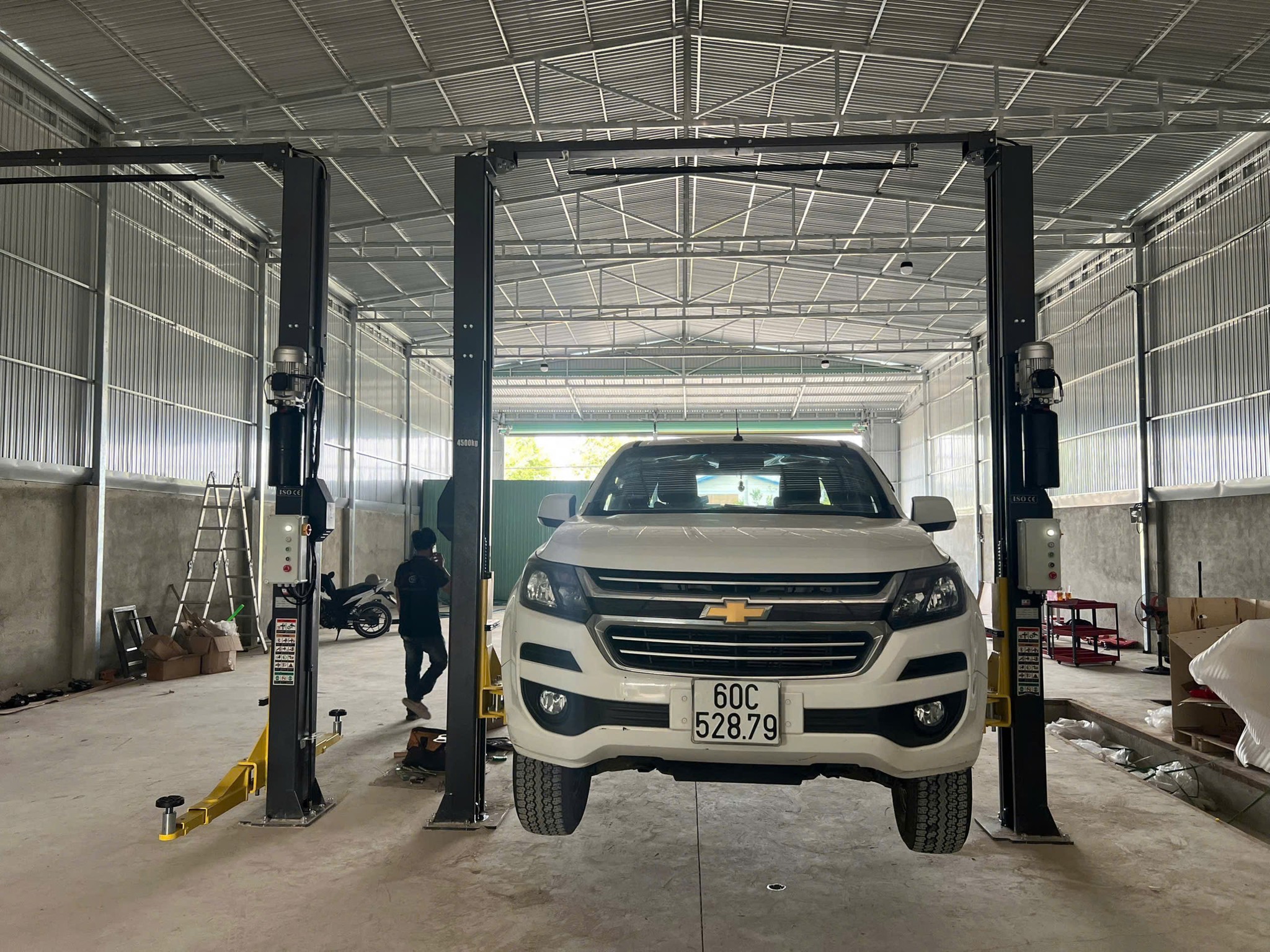 CẦU NÂNG 2 TRỤ CÓ CỔNG 4,5 TẤN ER-TC45A