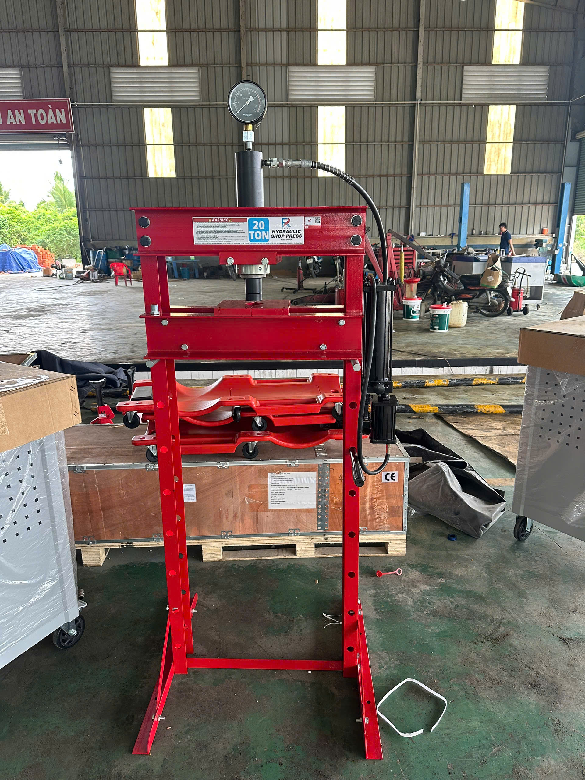 MÁY ÉP THỦY LỰC 20 TẤN (BƠM TAY + KHÍ NÉN) TL-5920A