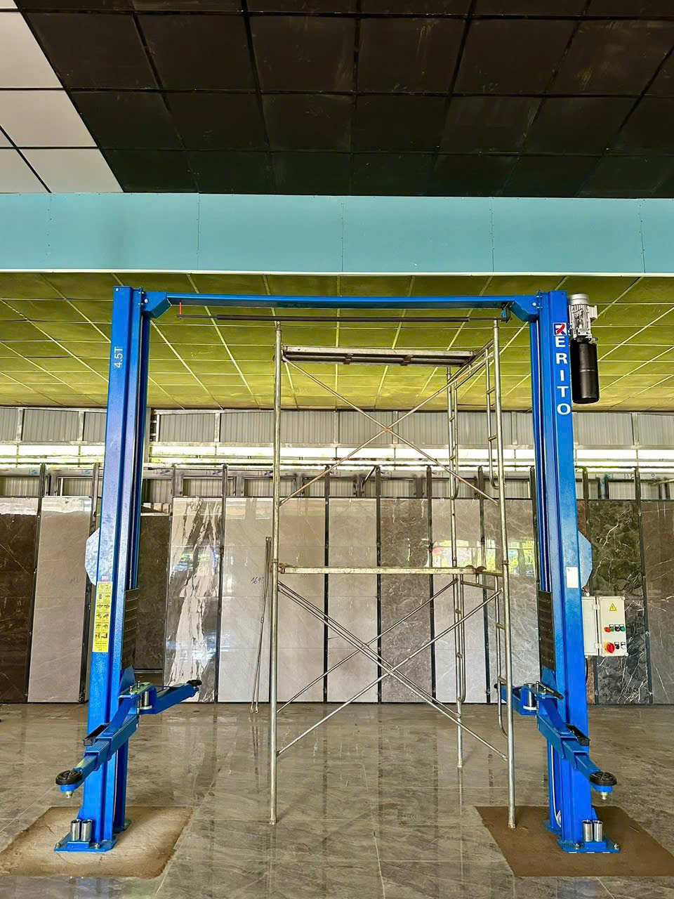 CẦU NÂNG 2 TRỤ CÓ CỔNG 4,5 TẤN(CƠ CẤU KHÓA ĐIỀU KHIỂN BẰNG ĐIỆN) ER-TC45EA